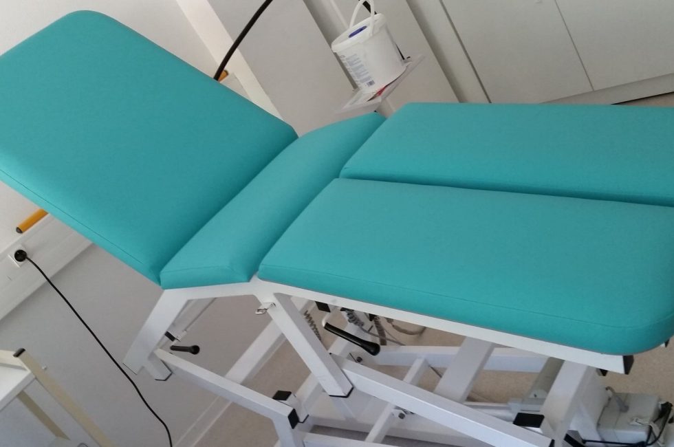 Réfection de table d’examen médical – Sellerie de Neuilly-Plaisance